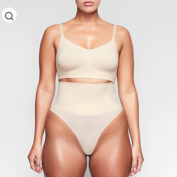 SKIMS - CORE CONTROL THONG - Picture 2 of 6